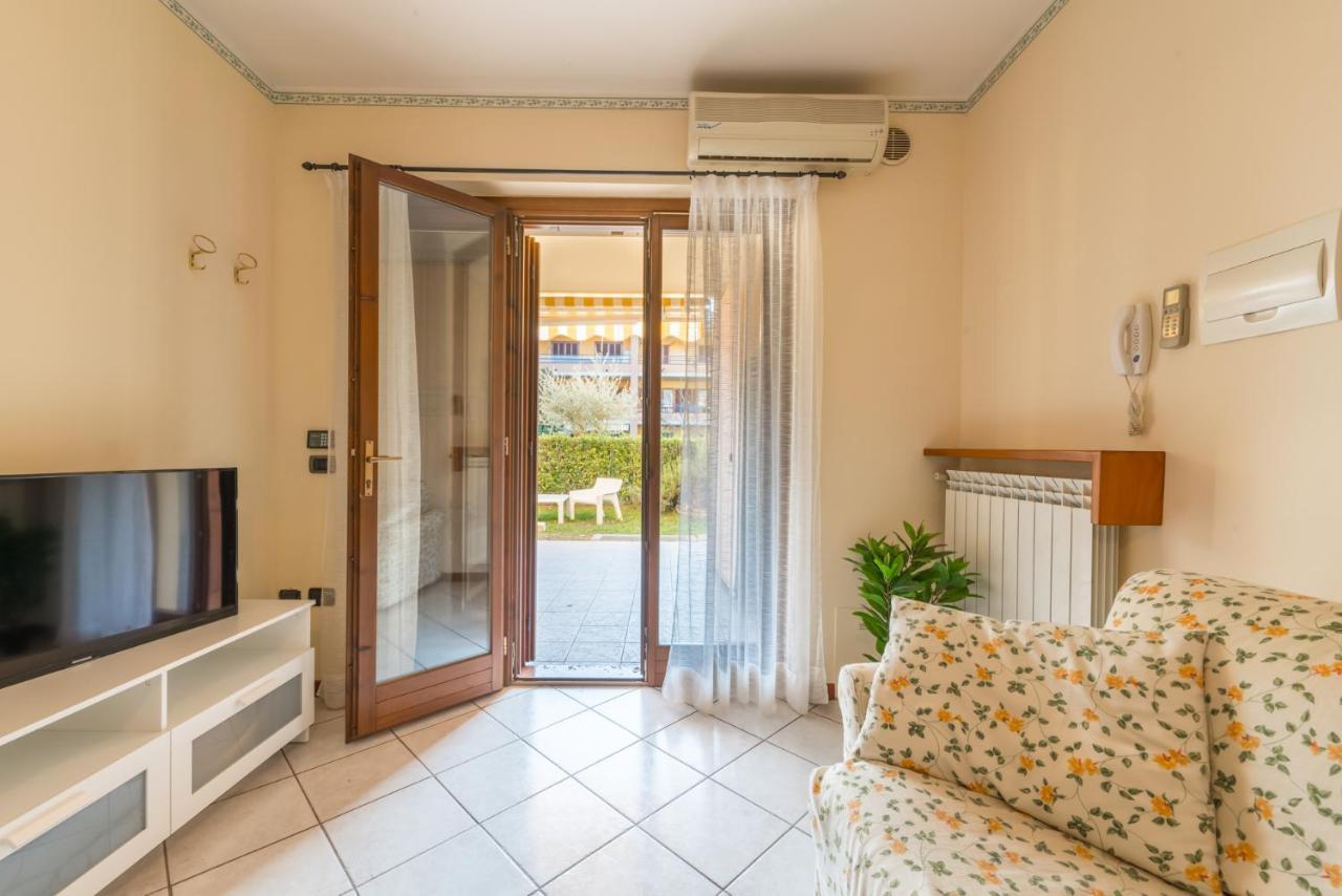 Gardappartamenti Tito Speri Pool And Garden Sirmione Exterior photo